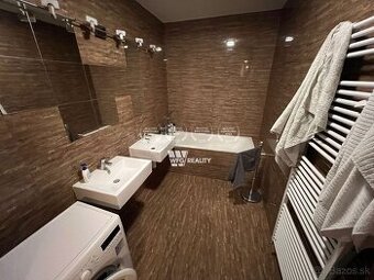 3 izbový krásny byt na prenájom s garážovým státím. Voľný od