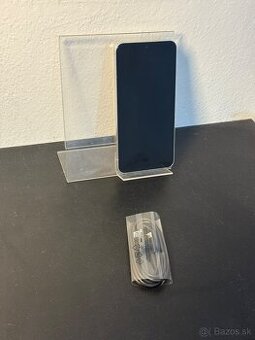 Predám Samsung Galaxy S22 8GB Rám 128GB Silver Bežná známky