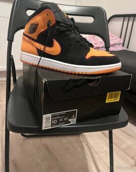 Air Jordan – veľkosť 44 – Black/Vivid Orange
