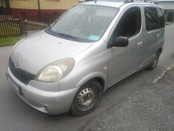 Toyota yaris verso
