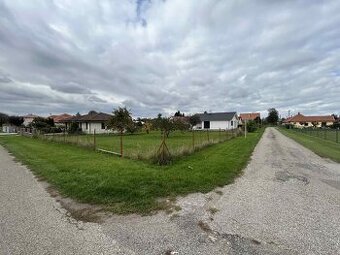 Pozemok v obci Poľný Kesov