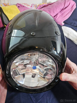 Kapotáž na motorku s reflektorom