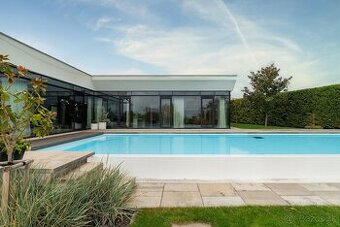 Nadštandardný 4-izbový rodinný dom s bazénom, výhľadom a súk