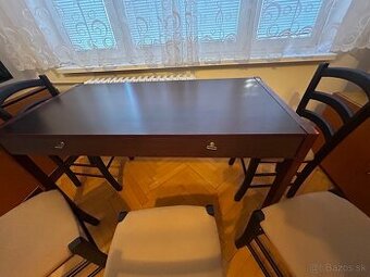 Veľký stôl a 5 stoličiek