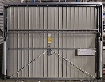 Výklopná garážová brana