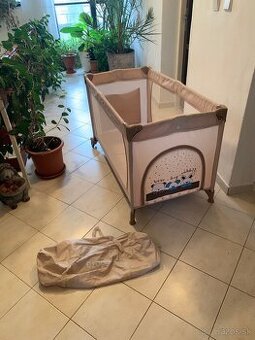 Cestovná postieľka