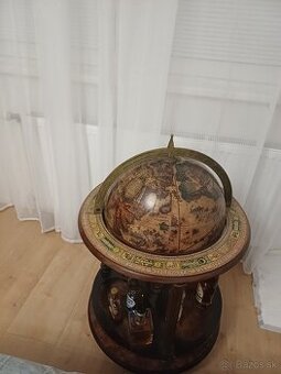 Krasny globus na alko aj s poharmi