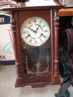 Starozitne drevenne hodiny