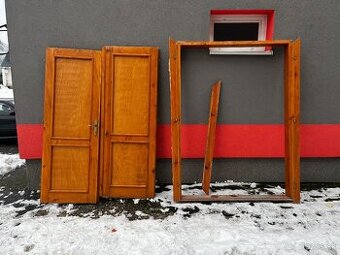 Dvojkrídlové drevené dvere