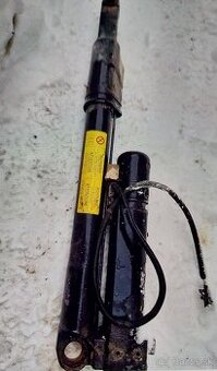 Elektricky hydraulicky piest