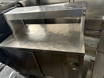 Ohrevný výdajný stôl s nadstavbou