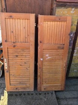 Drevene dvere  z masivu 60 zarubne.