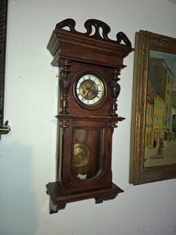 Predám funkčné starožitbné nástenné hodiny KIENZLE Polbicie