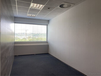 Kompaktná kancelária - 18 m2 v centre mesta - pri Auparku