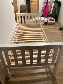 Predám rám postele s rozmermi 200 × 90 cm
