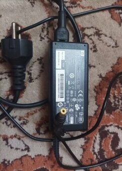 Predám 2x nabíjačky pre notebooky hp