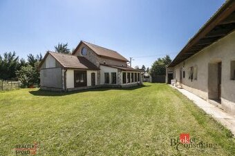Exkluzívne na predaj: Jedinečný rodinný dom s dušou v obci L - 1