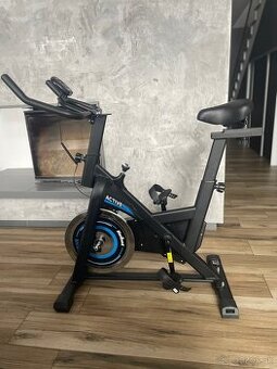 Spinningový bicykel REBEL RBA-1008