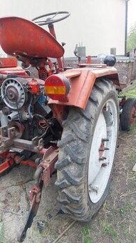 Predam traktor rs09