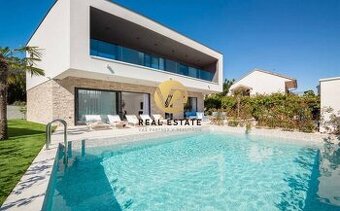 FOR SALE NA PREDAJ exkluzívna vila pri mori, priamo na plá