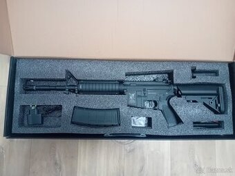 Airsoftová zbraň M4