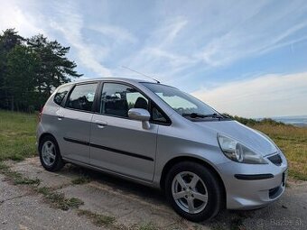 Predám auto značky Honda Jazz 1,4i LS CVT automat