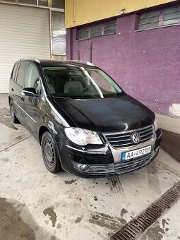 Volkswagen Touran 2.0TDI DSG,PORUCHA ELEKTRIKY, 7-Miestne