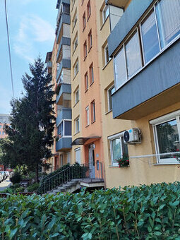 Pekný 2,5 izbový byt priamo v centre mesta Sereď
