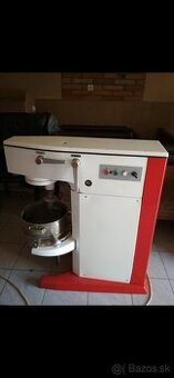 Univerzálny kuchynský robot alba Re 22