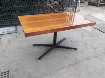 Predám výškovo nastaviteľný stôl