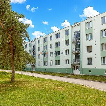 Exkluzívny Predaj: Štýlový 3-izbový Byt so Záhradkou a Balkó