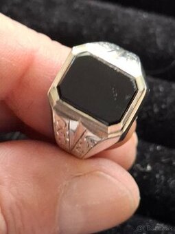 Strieborný prsteň s ónyxom