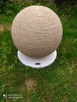 Škrabacia guľa na drevenom podstavci, ø 29 × 31 cm, juta