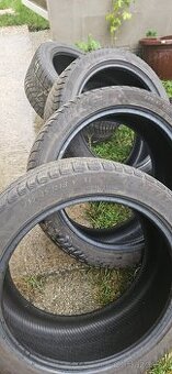 235/45 R18