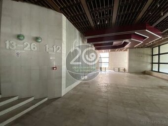 Viacúčelová budova v centre Liptovského Mikuláša