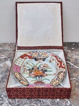 Japonský porcelánový holiaci tanier Imari v darčekovej krabi