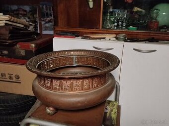 Starožitné medené nádoby