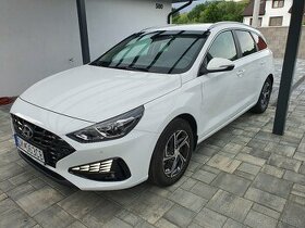 Hyundai i30 kombi 3/2022 family 15800km
