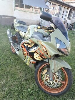 hond cbr F4