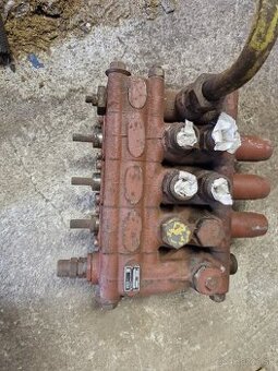 Hydraulický rozvádzač