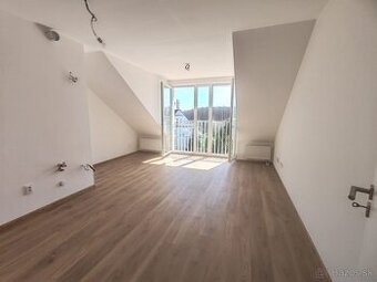 Posledný 4 - izbový byt s 2 balkónmi a kobkou