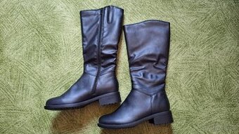 Čierne vysoké čižmy