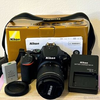 Nikon D5600, objektiv 18 - 55mm, příslušenství