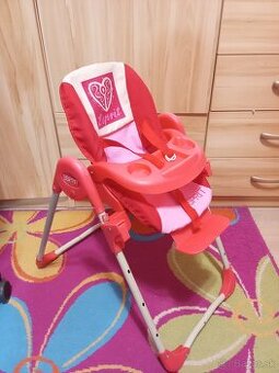 Stolička na kŕmenie pre bábiky.