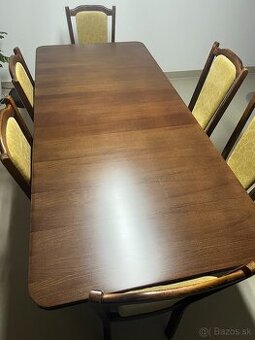 Jedálenský stôl a stoličky