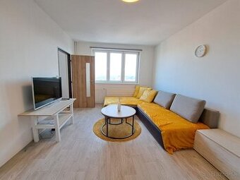 Priestranný 1-izbový byt v širšom centre Popradu na prenájom - 1