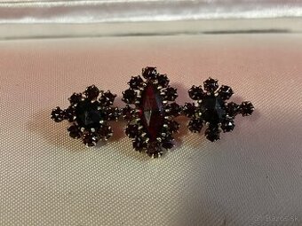 starožitna brošňa Český granát