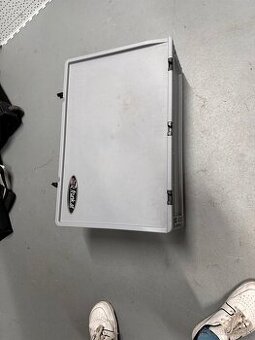 Odkladaci box hyundai kona elektro