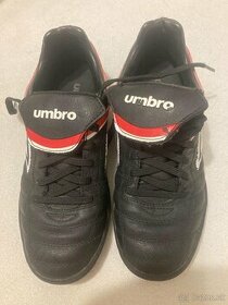 Kopačky Umbro  37