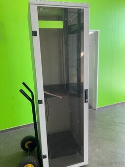 Rozvádzač/server skriňa - 1